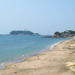 神奈川県鎌倉市 鎌倉海岸海上の津波監視ライブカメラ