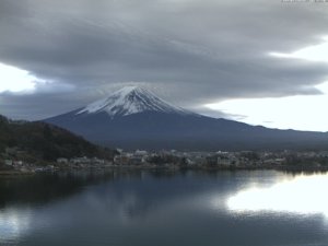 山梨県富士河口湖町 富士山河口湖・風のテラスくくなのライブカメラ