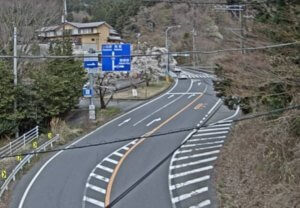 静岡県御殿場市 国道138号 深沢東交差点のライブカメラ