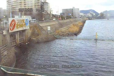 宍道湖 末次ポンプ場のライブカメラ|島根県松江市のサムネイル
