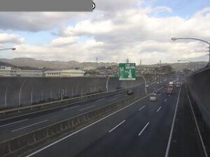 大阪府高槻市 名神高速道路 高槻バス停のライブカメラ