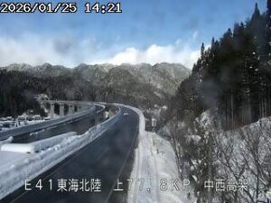 岐阜県郡上市 東海北陸自動車道 白鳥IC〜高鷲IC(中西高架)のライブカメラ