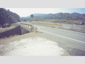 山口県防府市 佐波川 左岸 片地山バス停留所17k000のライブカメラ