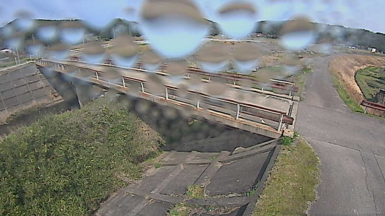 白上川 右岸 内田1.4kのライブカメラ|島根県益田市のサムネイル
